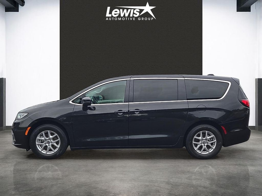 Used 2023 Chrysler Pacifica Touring L Van Passenger Van