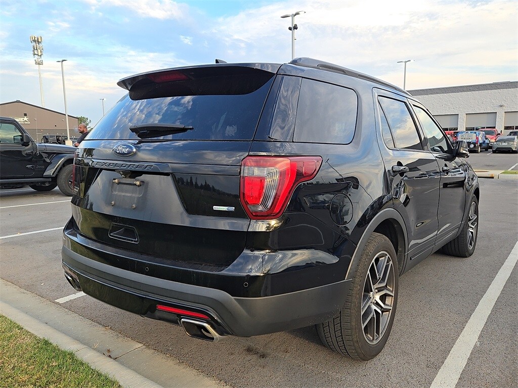 2016 Ford Explorer Sport photo 4