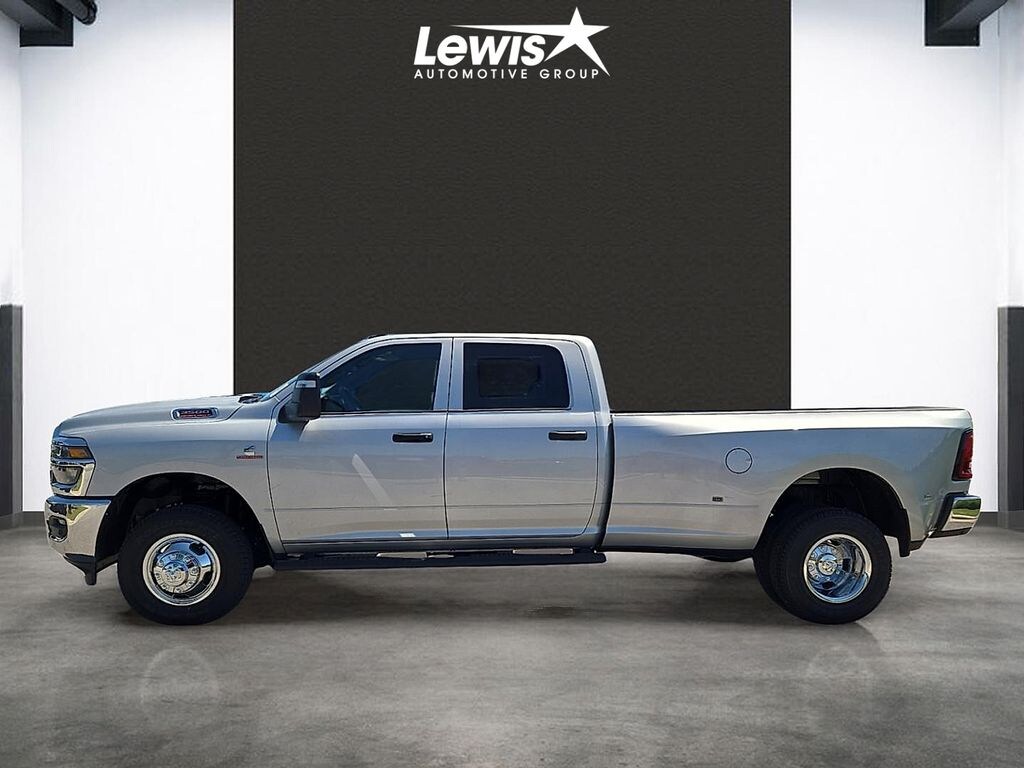 New 2026 Ram 3500 TRADESMAN CREW CAB 4X4 8' BOX Pickup