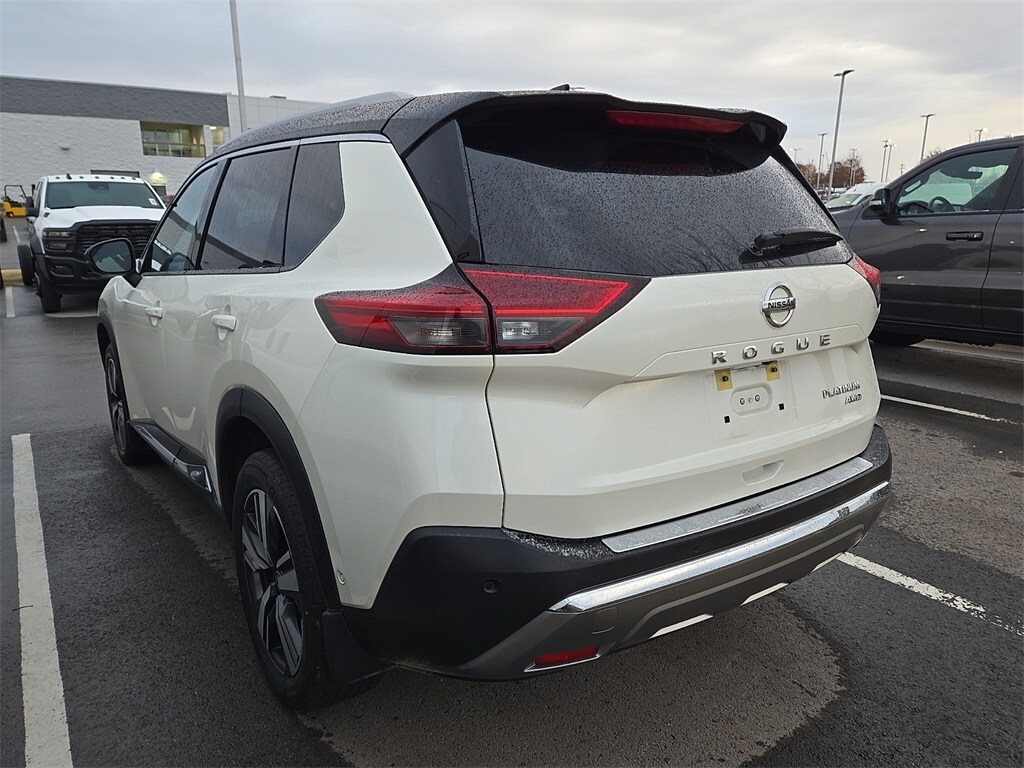 2021 Nissan Rogue Platinum photo 2