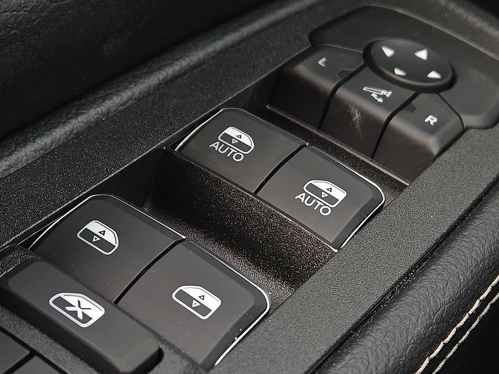 2026 RAM 1500 Laramie - Photo 16
