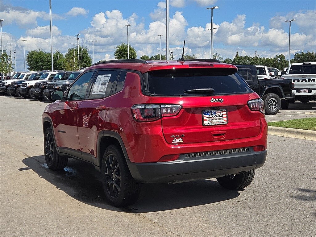 2025 Jeep Compass Latitude Sport photo 3