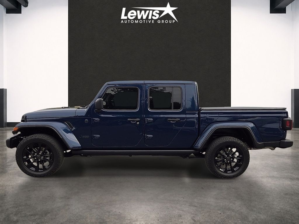 Used 2025 Jeep Gladiator Nighthawk Truck Crew Cab
