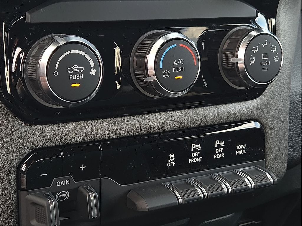 2026 RAM 1500 Warlock - Photo 13