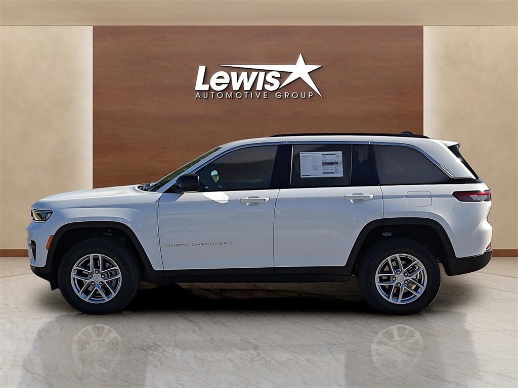 2025 Jeep Grand Cherokee Laredo photo 2