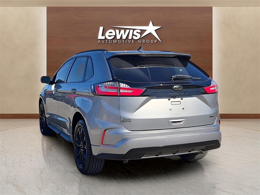 Used 2022 Ford Edge SE SUV