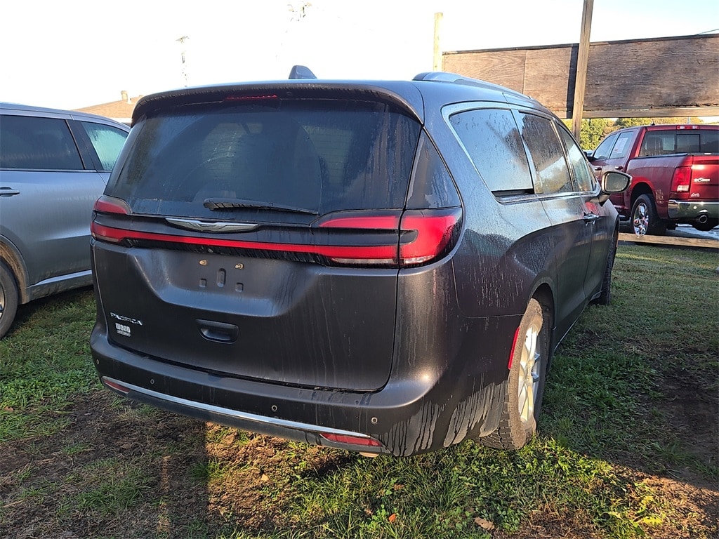 Used 2021 Chrysler Pacifica Touring L Van Passenger Van