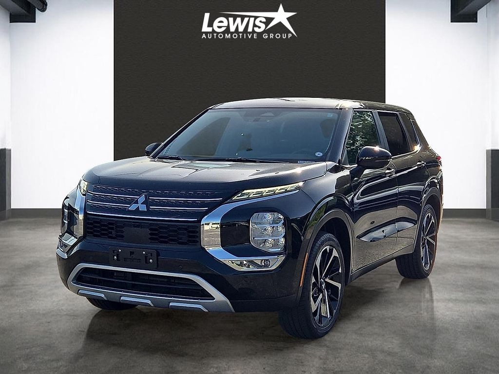 Used 2024 Mitsubishi Outlander SE SUV