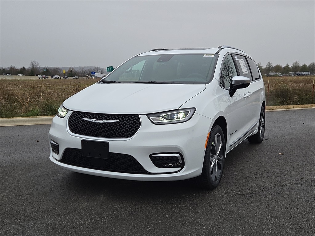 2026 Chrysler Pacifica Pinnacle's photo