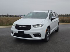 2026 Chrysler Pacifica PINNACLE AWD Passenger Van