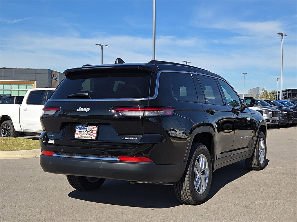 2025 Jeep Grand Cherokee Laredo photo 4
