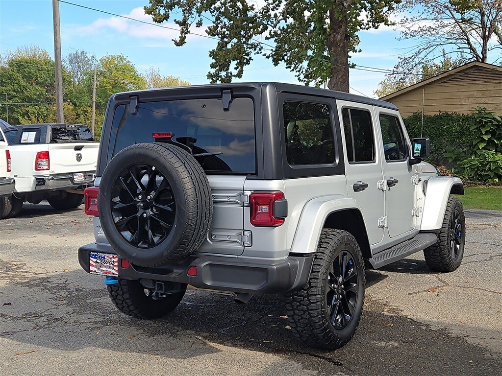 2023 Jeep Wrangler Sahara 4xe photo 4