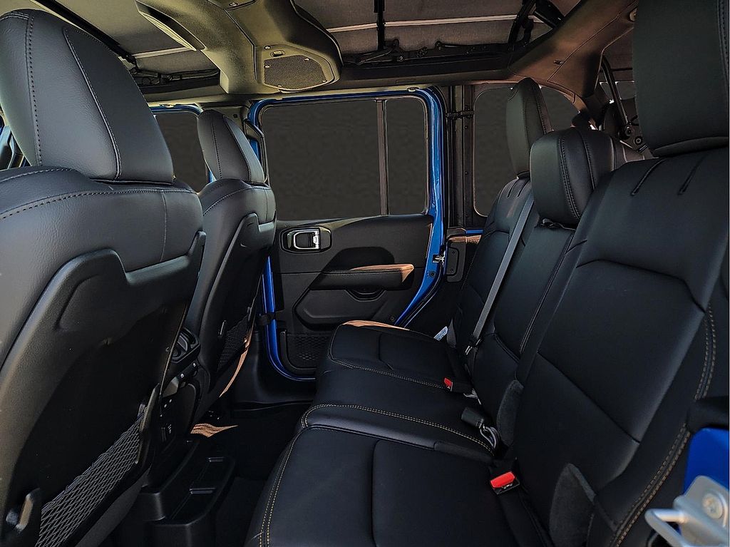 2026 Jeep Wrangler 4-Door Sahara - Photo 9