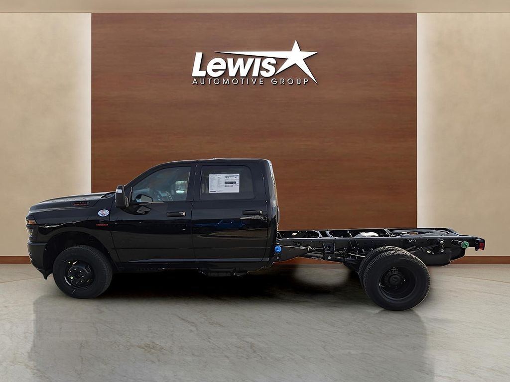 New 2026 Ram 3500 Chassis Cab TRADESMAN CREW 4X4 60' CA Pickup