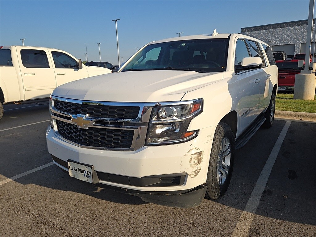 2019 Chevrolet Suburban LT photo 2