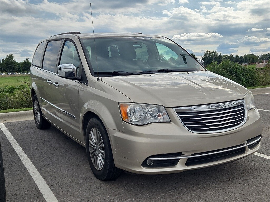 2014 Chrysler Town & Country photo 4