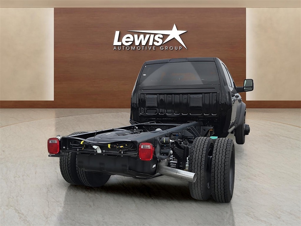 New 2026 Ram 5500 Chassis Cab TRADESMAN CREW 4X4 60' CA Pickup