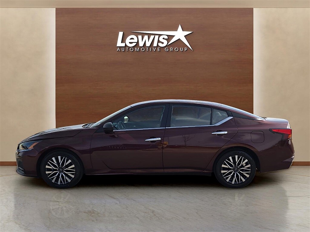 Used 2024 Nissan Altima 2.5 SV Sedan