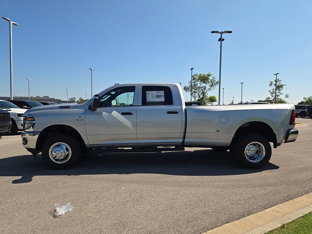New 2026 Ram 3500 TRADESMAN CREW CAB 4X4 8' BOX Pickup