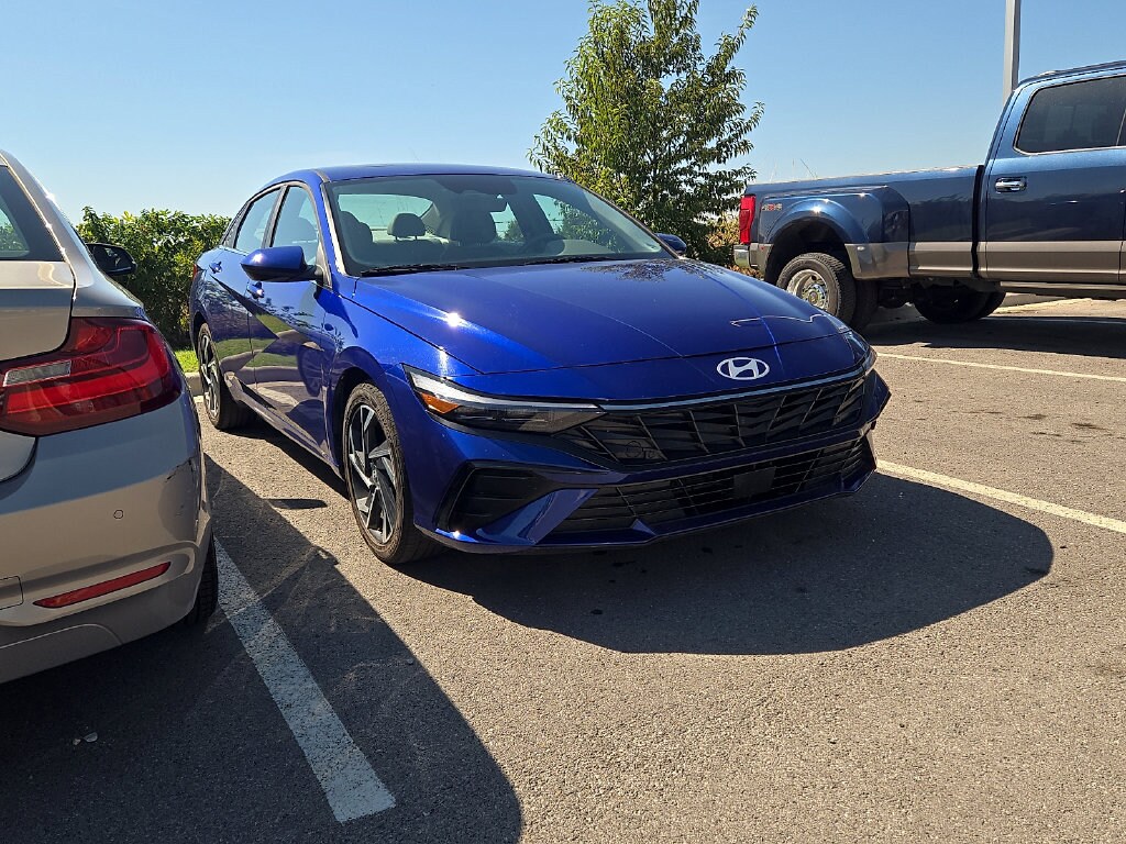 Used 2025 Hyundai Elantra SEL Convenience Sedan