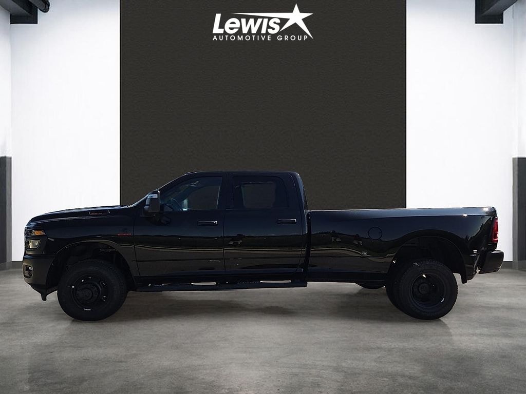 New 2026 Ram 3500 TRADESMAN CREW CAB 4X4 8' BOX Pickup