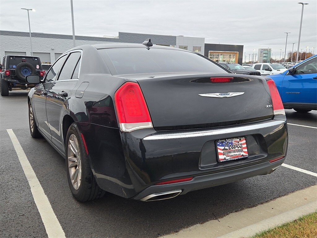 2015 Chrysler 300 Limited photo 2