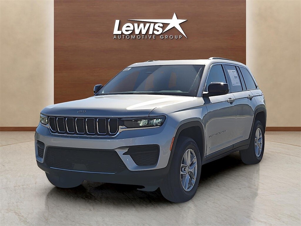 2025 Jeep Grand Cherokee Laredo photo 2