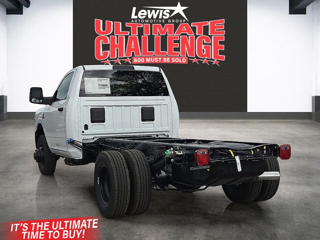 New 2026 Ram 3500 Chassis Cab TRADESMAN REGULAR 4X4 84' CA Pickup