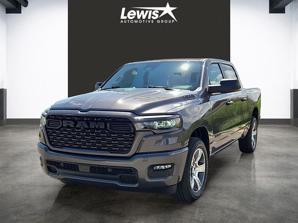 New 2026 Ram 1500 EXPRESS CREW CAB 4X2 5'7 BOX Pickup
