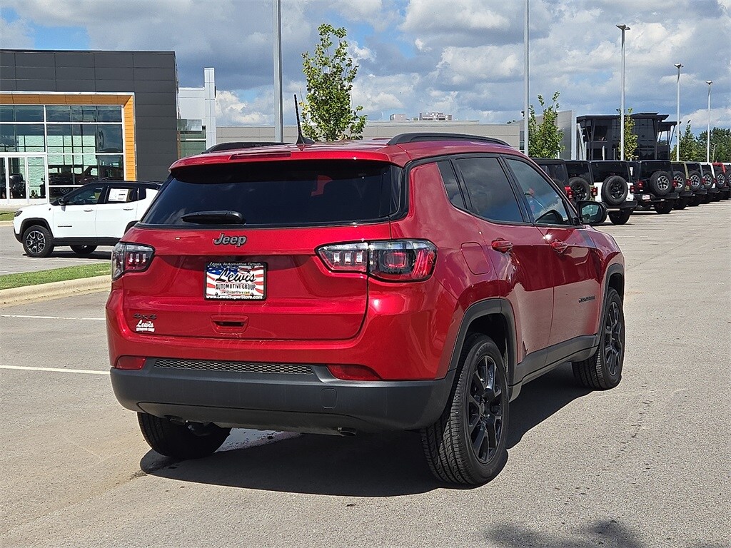 2025 Jeep Compass Latitude Sport photo 4