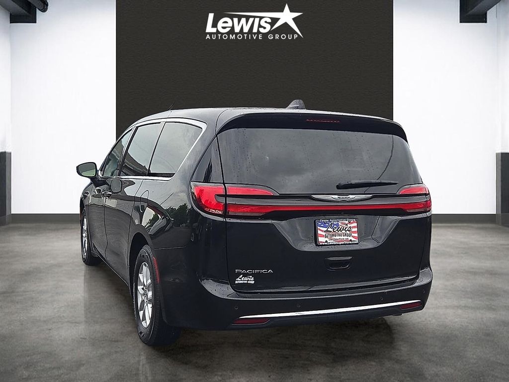 Used 2023 Chrysler Pacifica Touring L Van Passenger Van