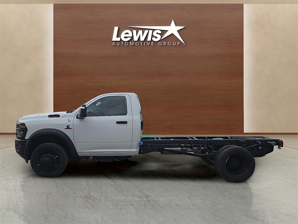 2025 Ram 4500 Tradesman photo 3