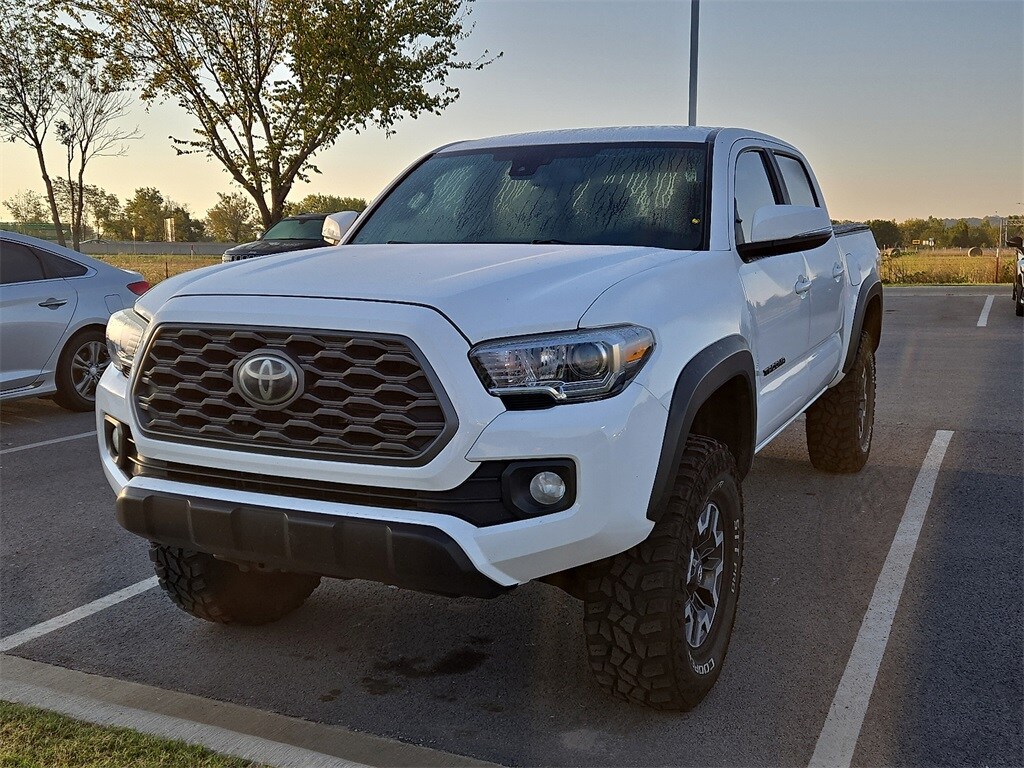 2020 Toyota Tacoma TRD Off-Road photo 2