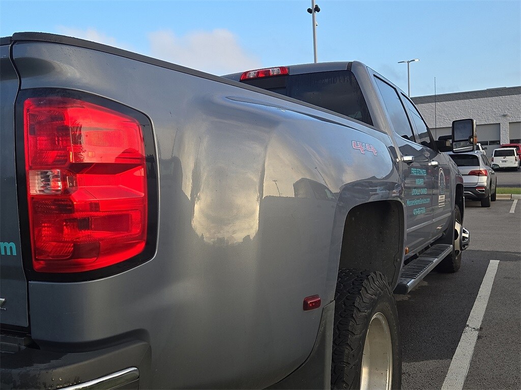 2015 Chevrolet Silverado 3500HD LTZ photo 4