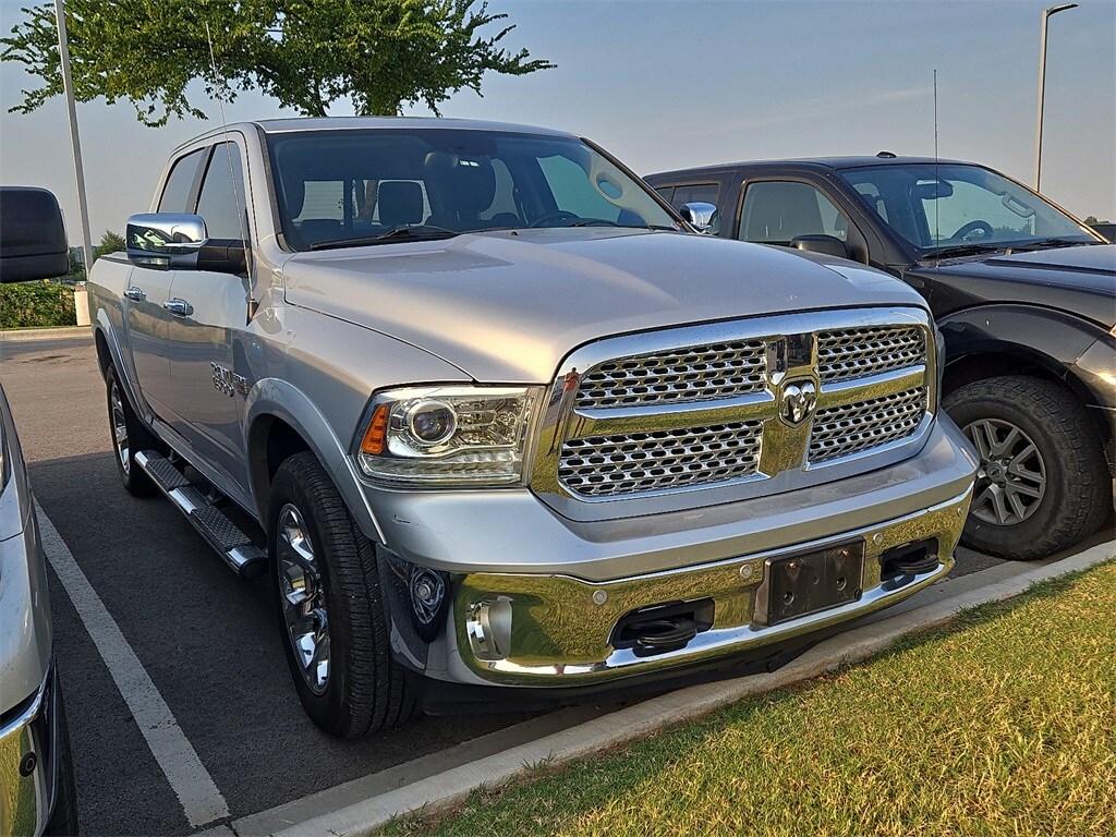 2015 Ram 1500 Laramie photo 3