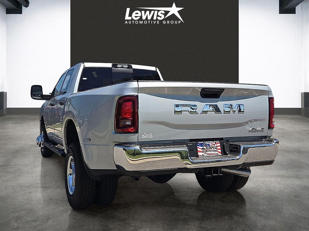 New 2026 Ram 3500 TRADESMAN CREW CAB 4X4 8' BOX Pickup