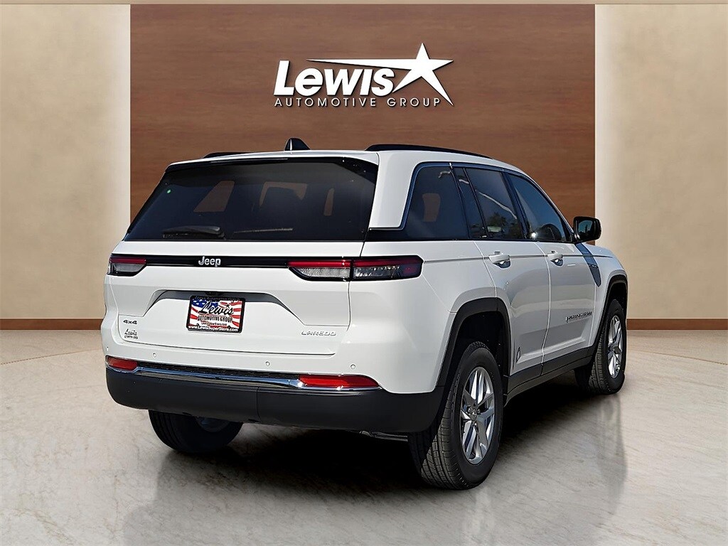 2025 Jeep Grand Cherokee Laredo photo 4