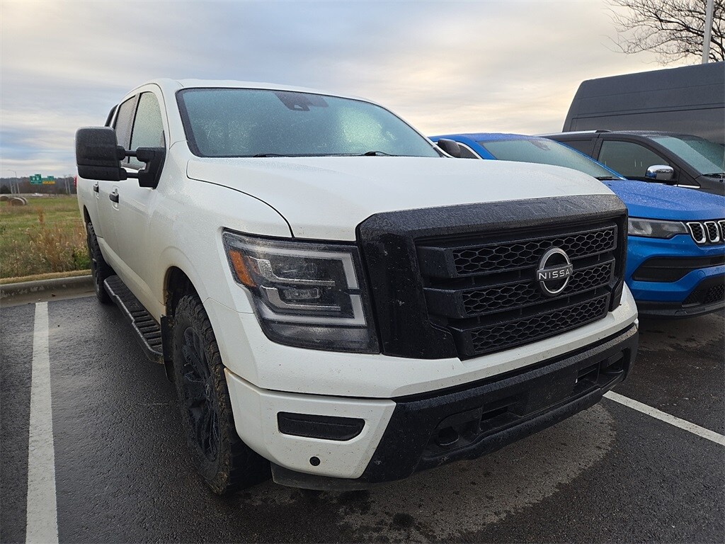 2023 Nissan Titan SV photo 4