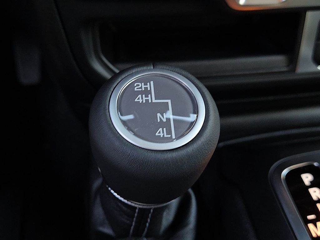 2026 Jeep Wrangler 4-Door Sahara - Photo 15