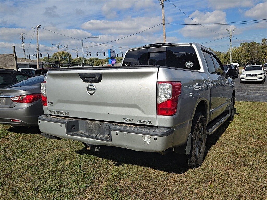 2018 Nissan Titan SV photo 2