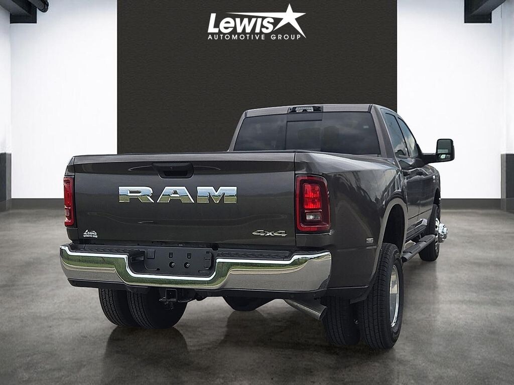 New 2026 Ram 3500 TRADESMAN CREW CAB 4X4 8' BOX Pickup