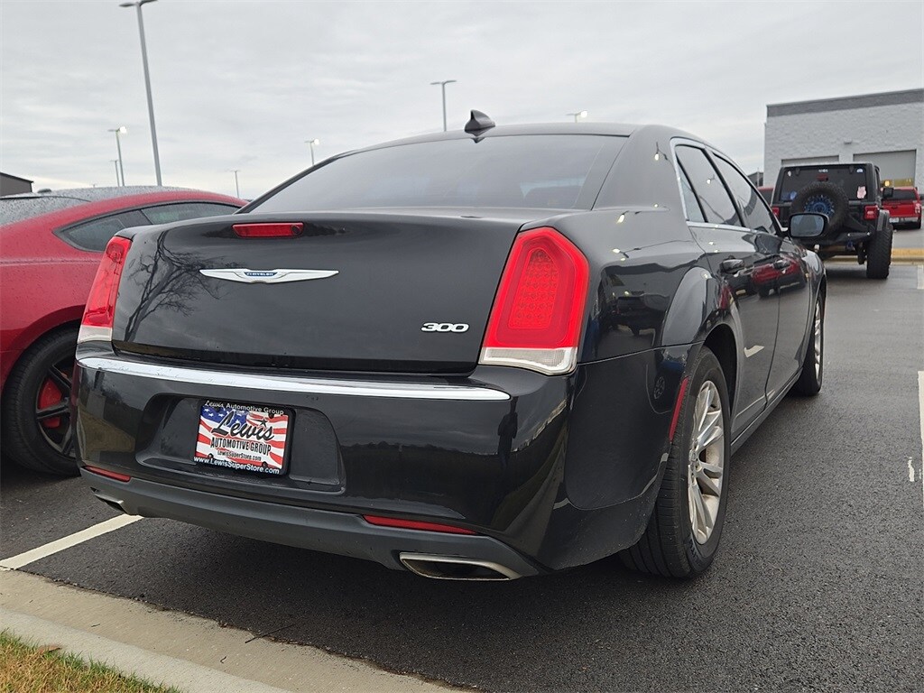 2015 Chrysler 300 Limited photo 3