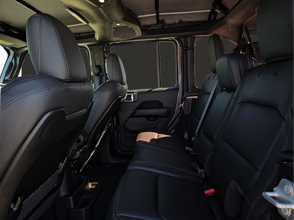 2026 Jeep Wrangler 4-Door Sahara - Photo 9