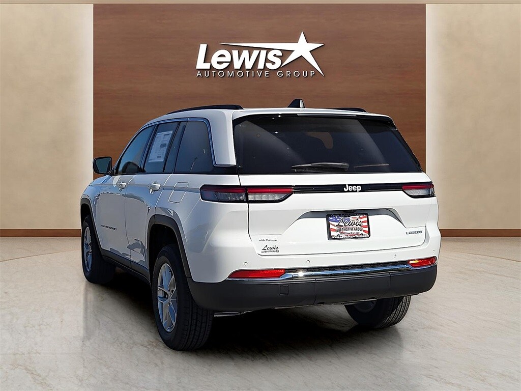 2025 Jeep Grand Cherokee Laredo photo 3