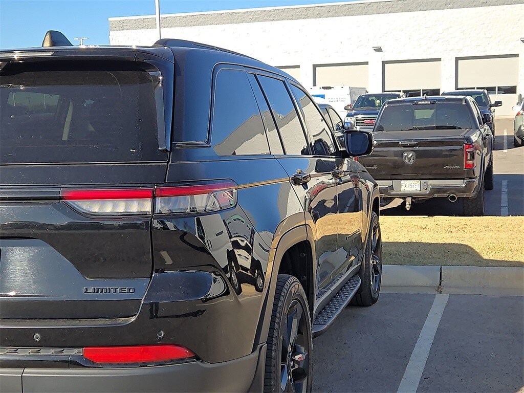 2023 Jeep Grand Cherokee Limited photo 3