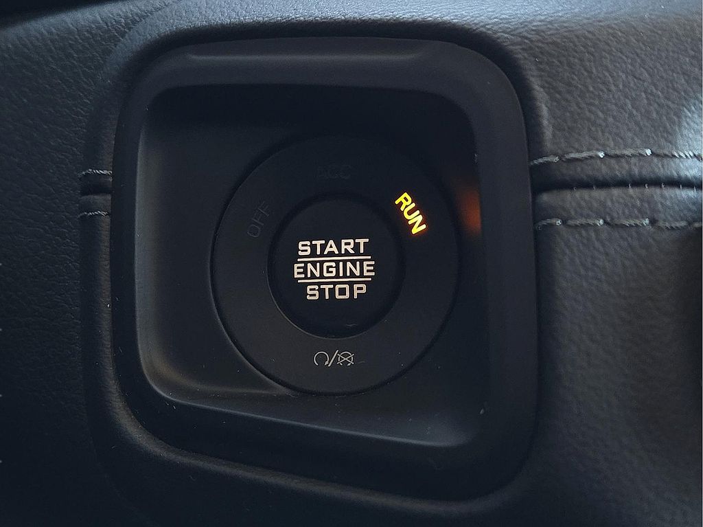 2024 Jeep Wrangler 4-Door Sahara - Photo 17