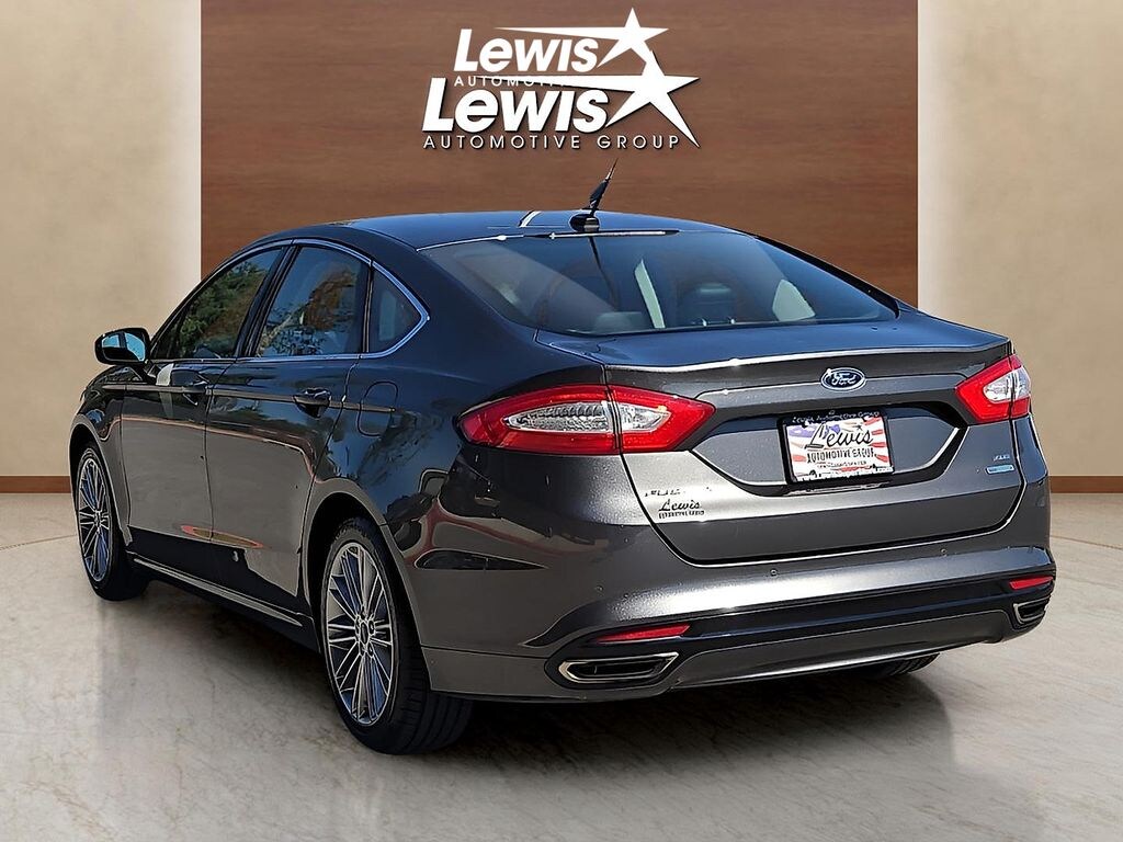 Used 2016 Ford Fusion SE Sedan
