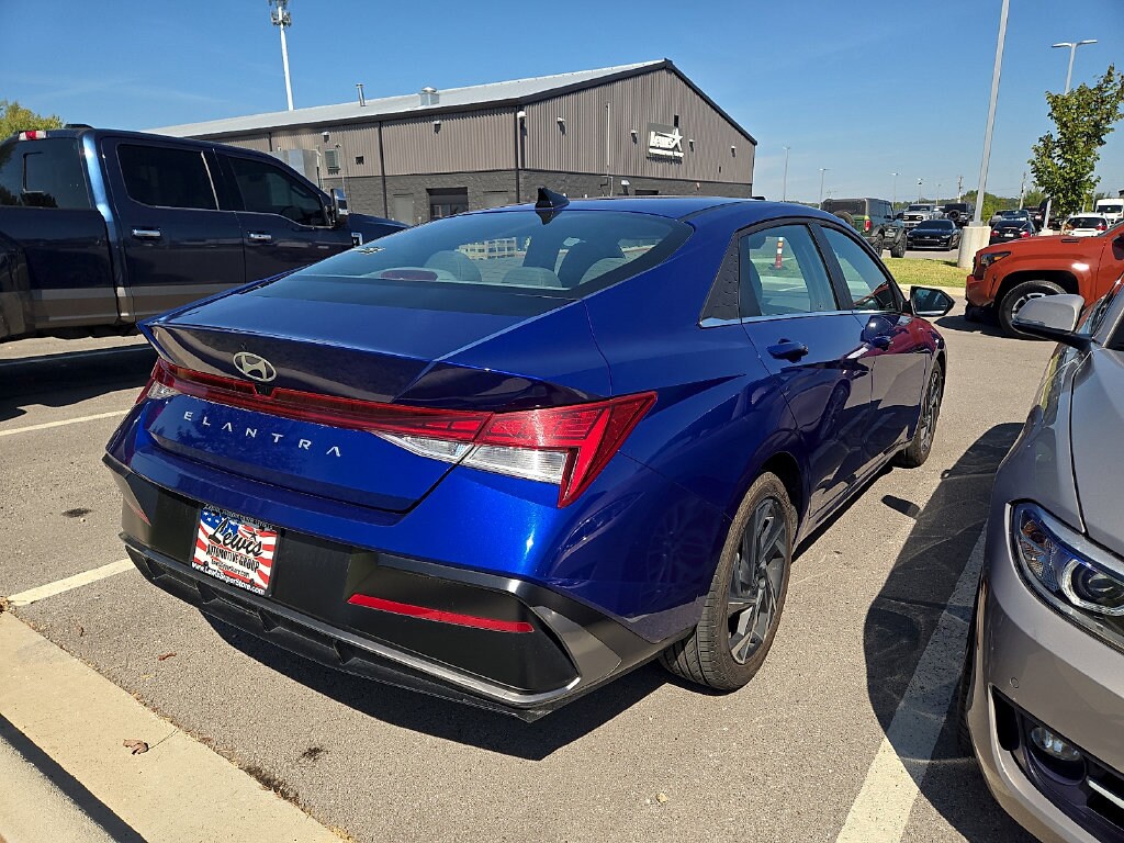 Used 2025 Hyundai Elantra SEL Convenience Sedan