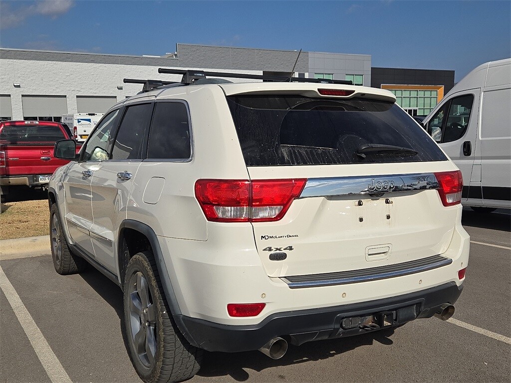 2011 Jeep Grand Cherokee Overland photo 2