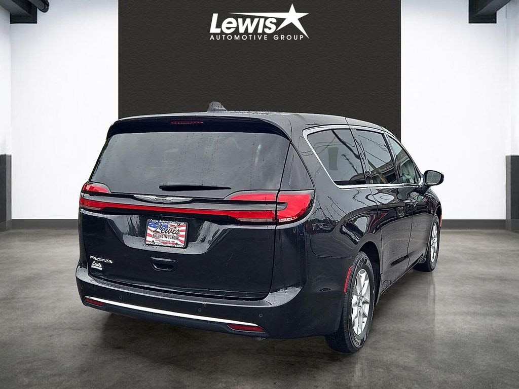 Used 2023 Chrysler Pacifica Touring L Van Passenger Van